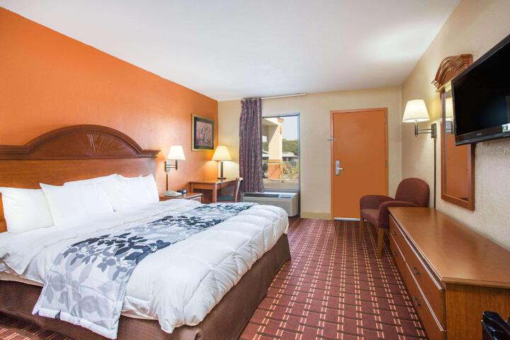 1 King Bed (10 of 13)