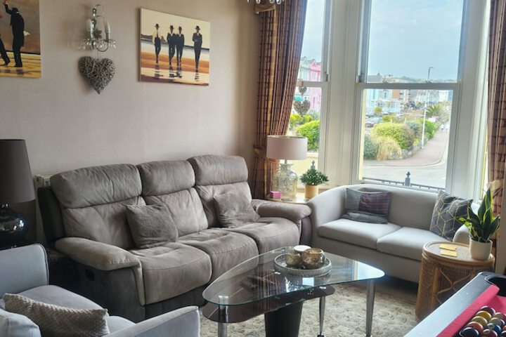 Lounge 172 of 184