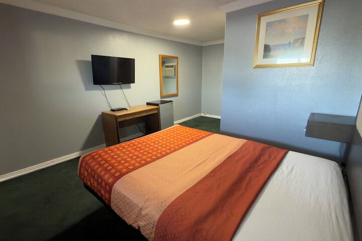 Room 4 of 15