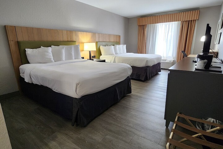 2 Queen Beds (6 of 31)