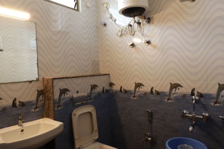 Room 10 of 14