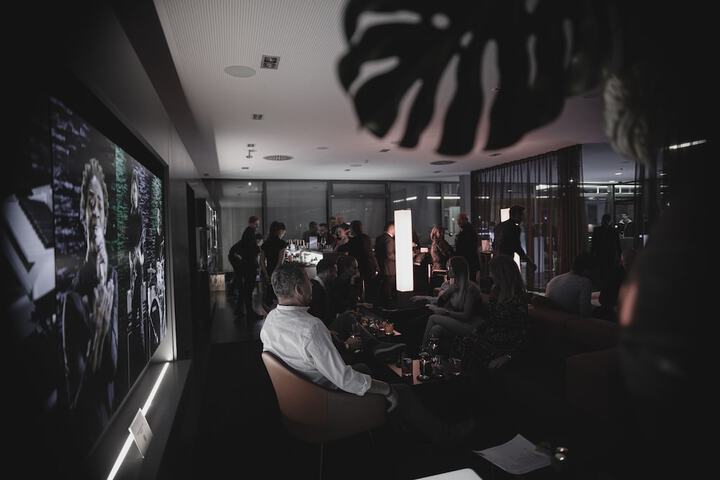 Lounge 56 of 65