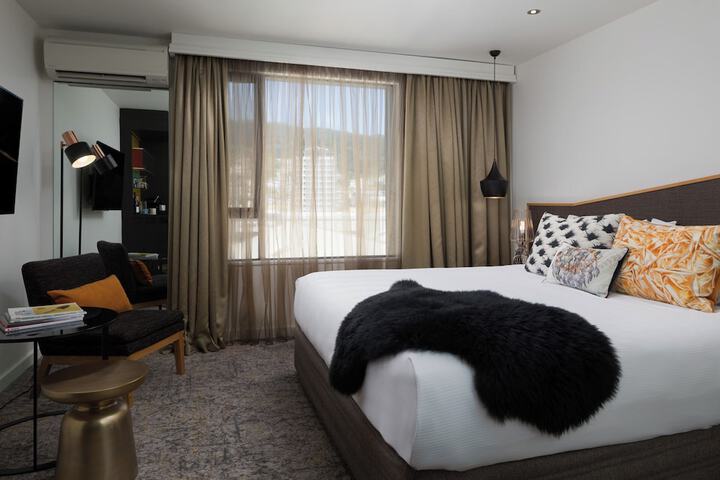 Room 28 of 60