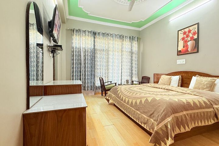 Room 16 of 33