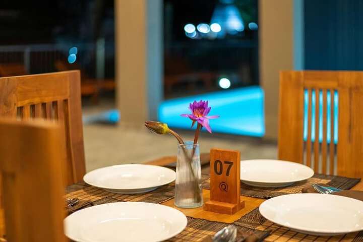 Dining 42 of 47