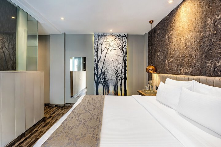 Room 45 of 102
