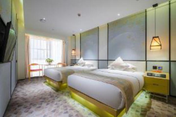 Room 10 of 10