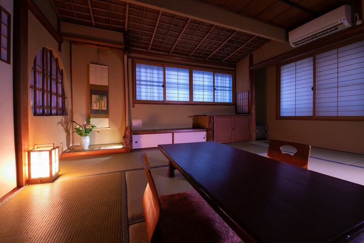 Room 8 of 68