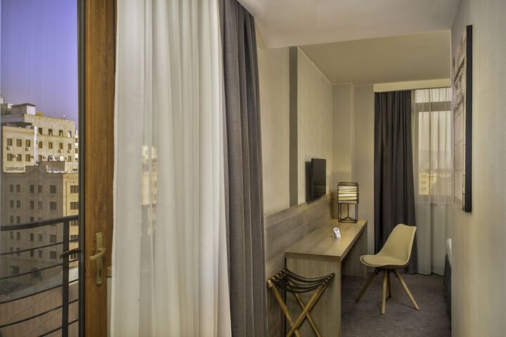 Room 5 of 46