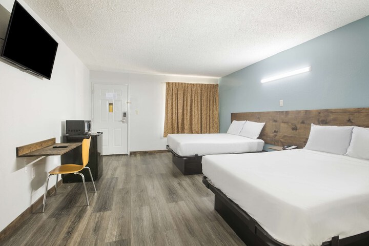 1 King Bed (6 of 14)
