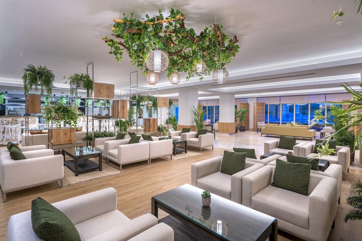 Entrance & Lobby