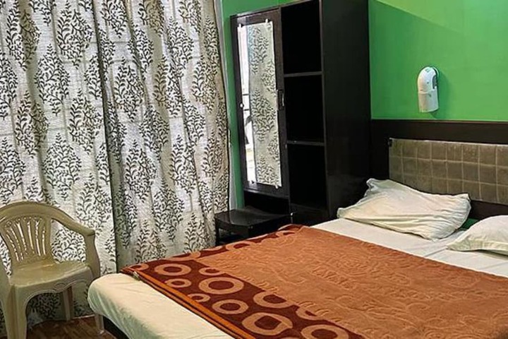 Room 7 of 16