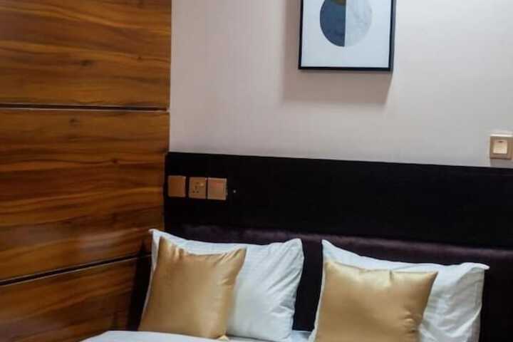 Room 5 of 19