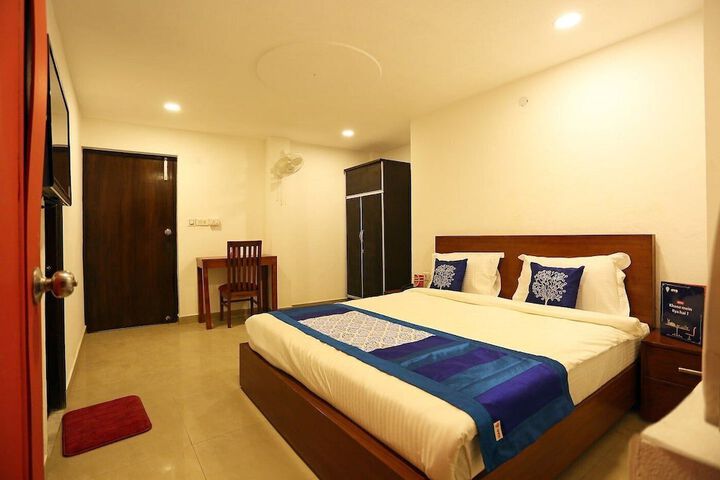 Room 6 of 18