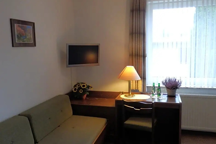 Room 5 of 19