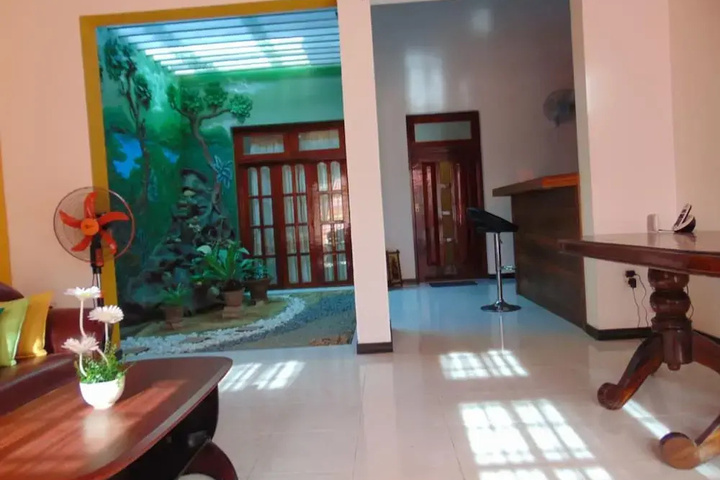 Room 10 of 17