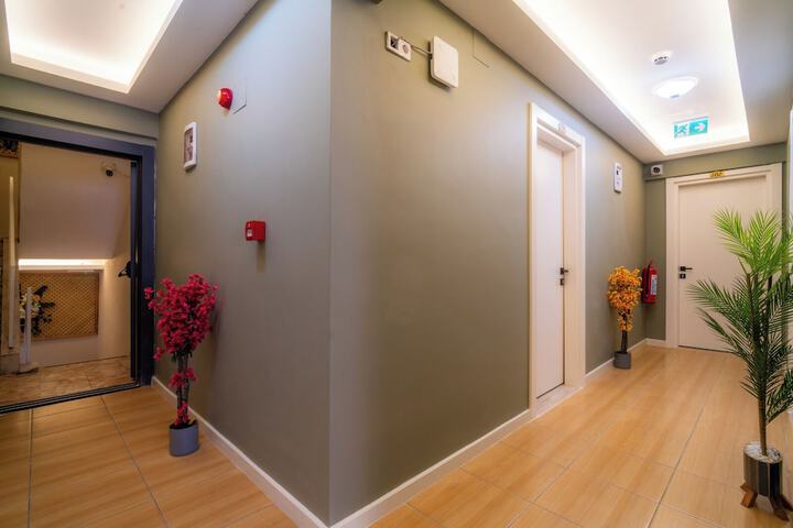 Ballroom/Hall 48 of 56