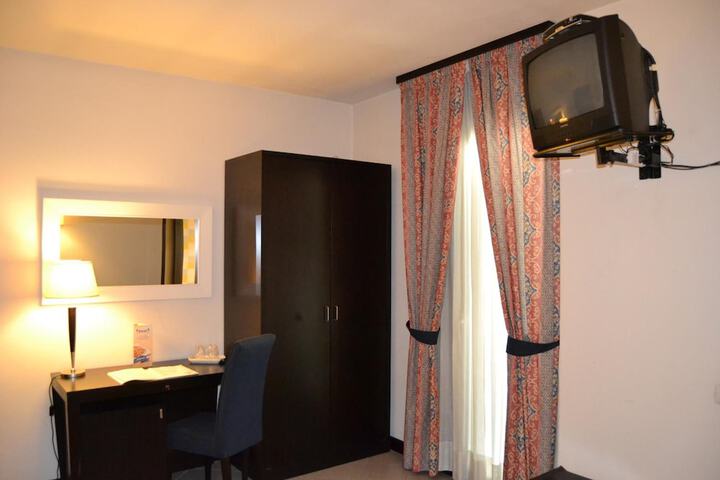 Room 12 of 52