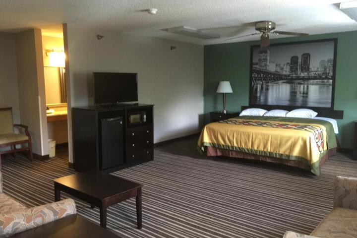 1 King Bed (3 of 15)