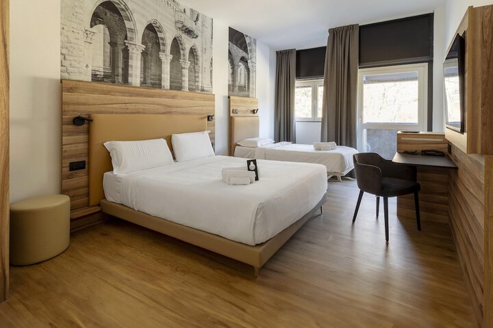 Room 20 of 38