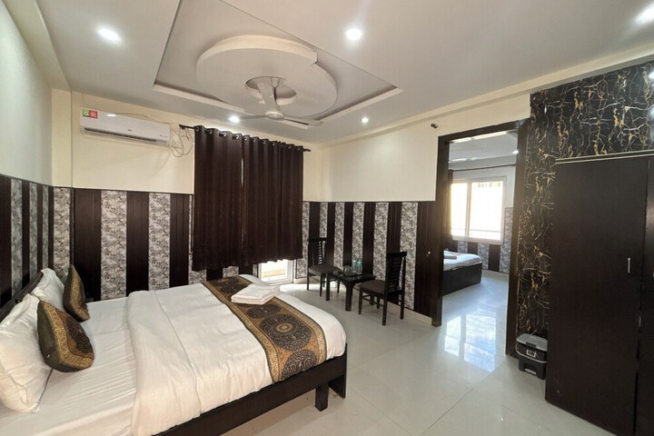 Room 5 of 14