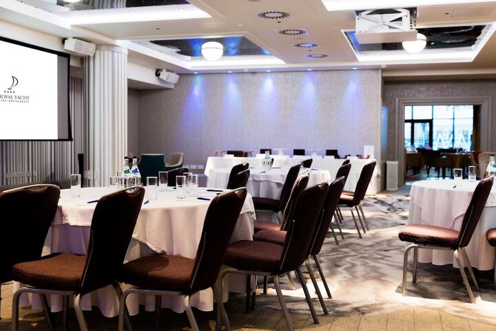 Ballroom/Hall 58 of 66