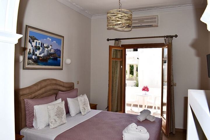 Minoa Hotel in Paros