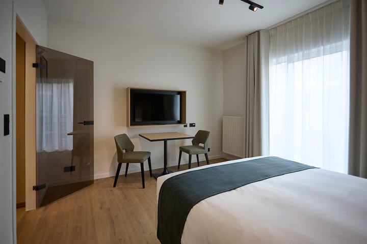 Room 37 of 48