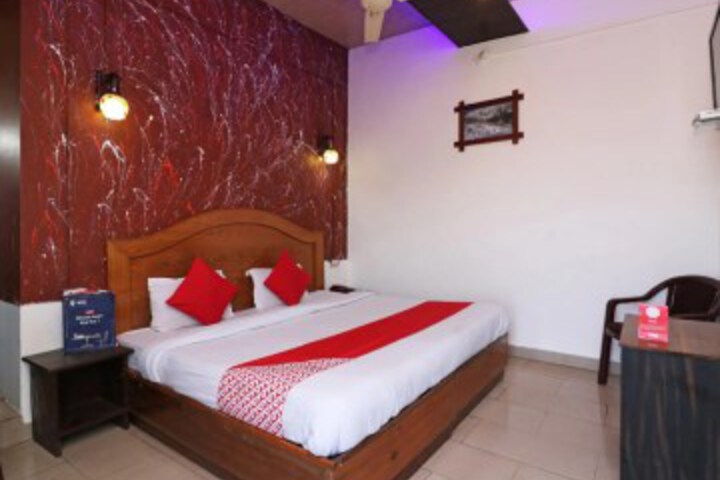OYO 74519 Hotel Golden Swan