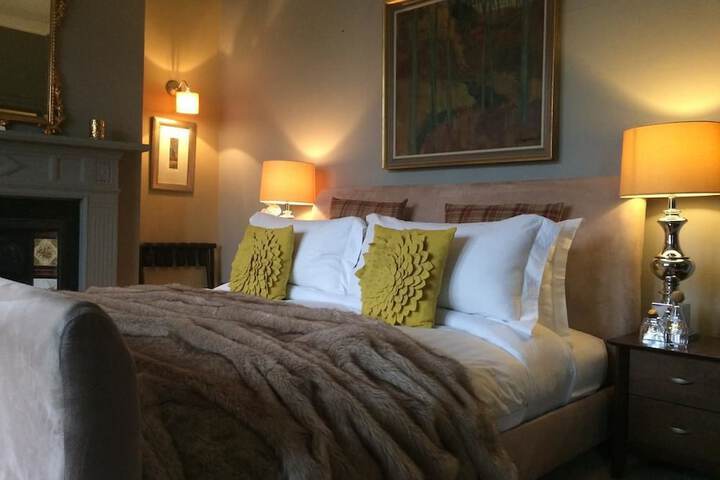 Room 2 of 14