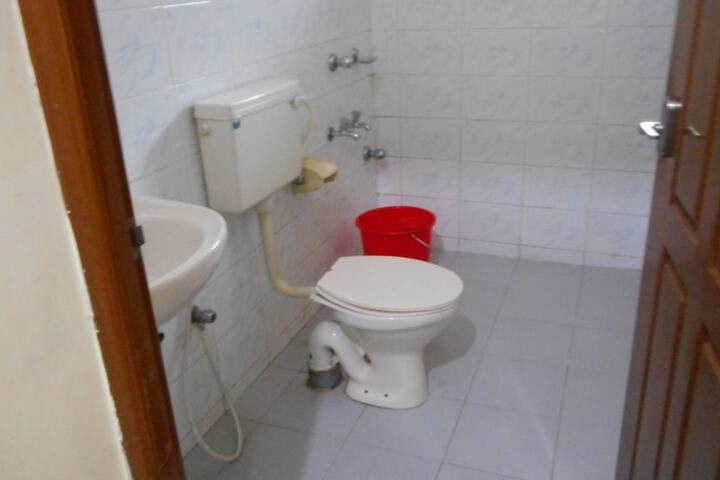 Room 5 of 11