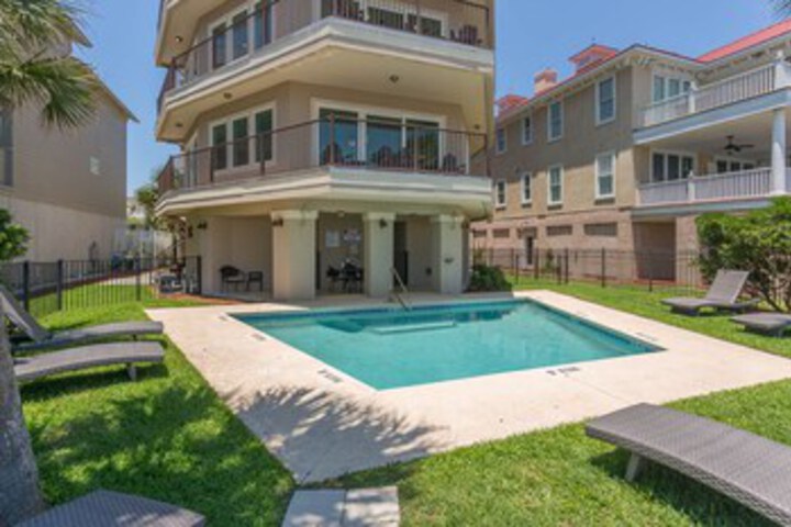 Pool 37 of 45