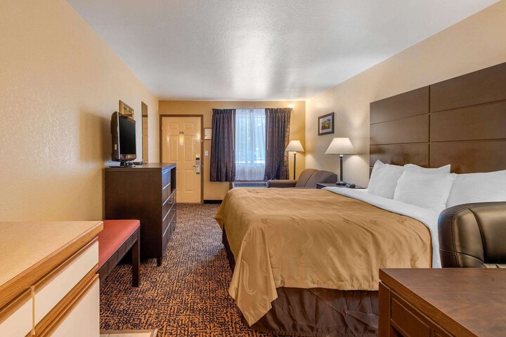 Room 15 of 38