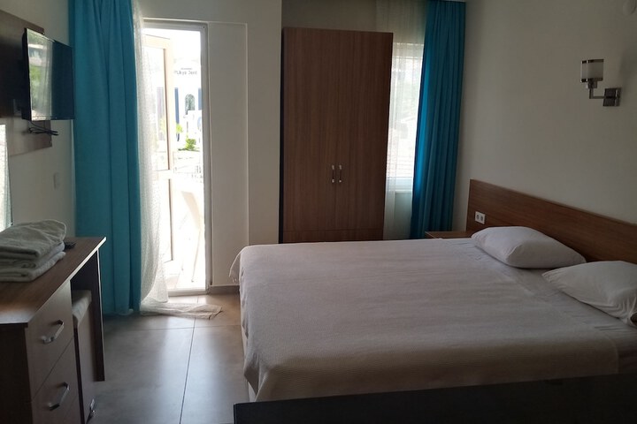 Room 8 of 47