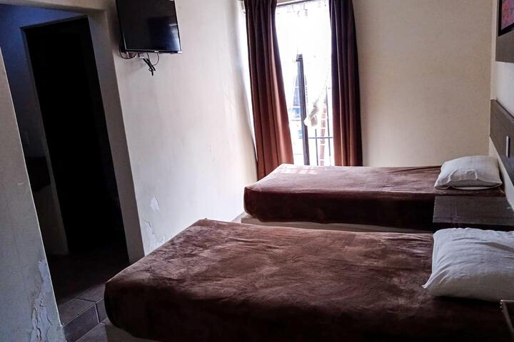 Room 6 of 33