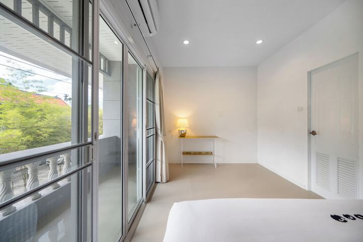 Room 28 of 64