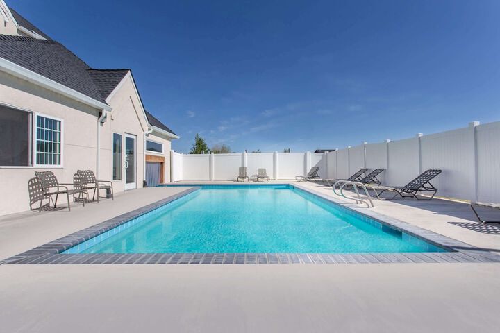 Pool 21 of 41