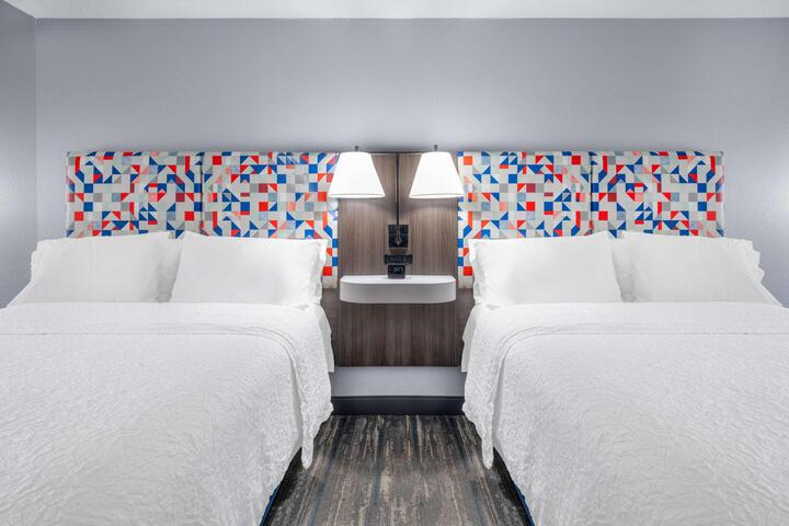 2 Queen Beds (1 of 6)