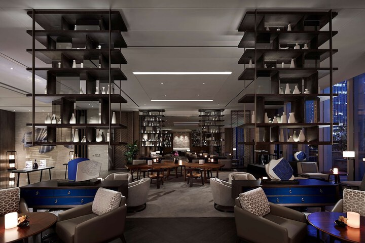Lounge 69 of 88