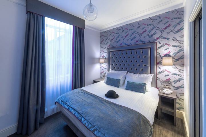 Room 15 of 37