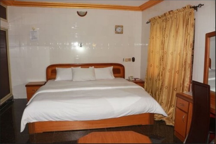 Room 11 of 29