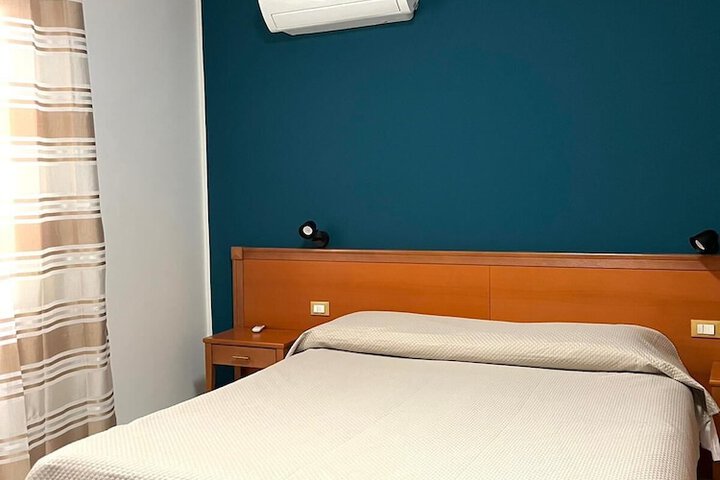 Room 7 of 37