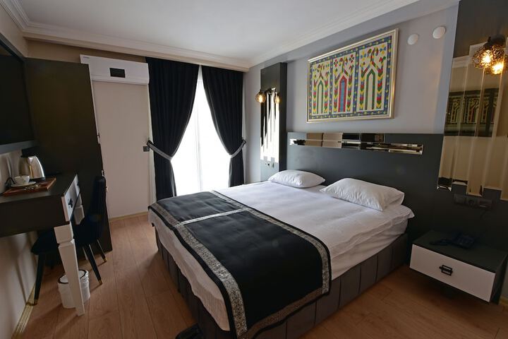 Room 5 of 12