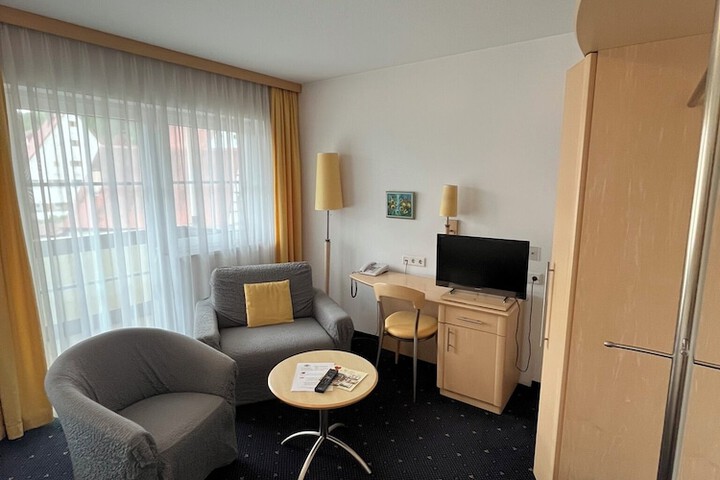 Room 6 of 30