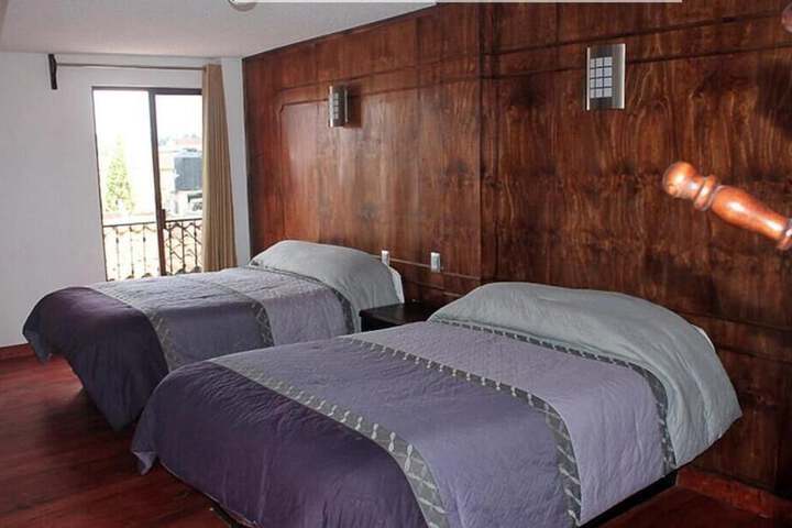 Room 9 of 28