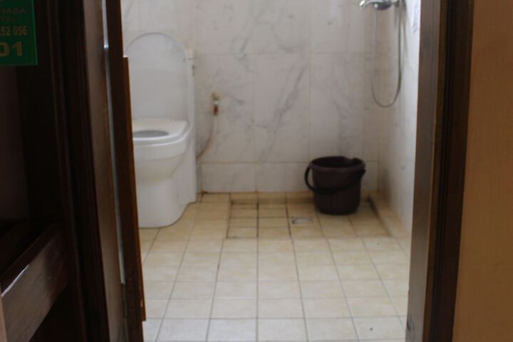 Room 10 of 14