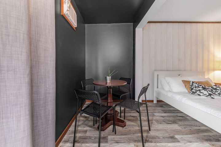 Room 3 of 7