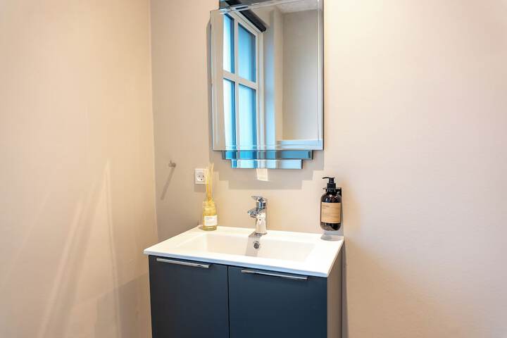 Room 35 of 46