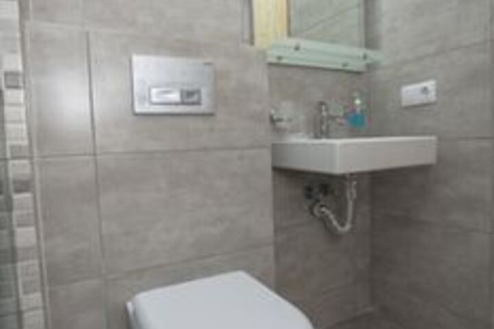 Room 3 of 43