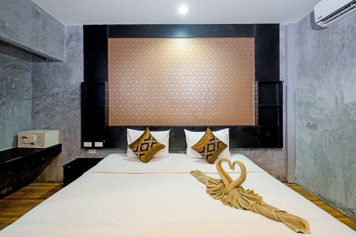 Room 15 of 156